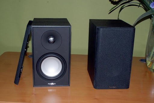 stereo system with wireless speakers